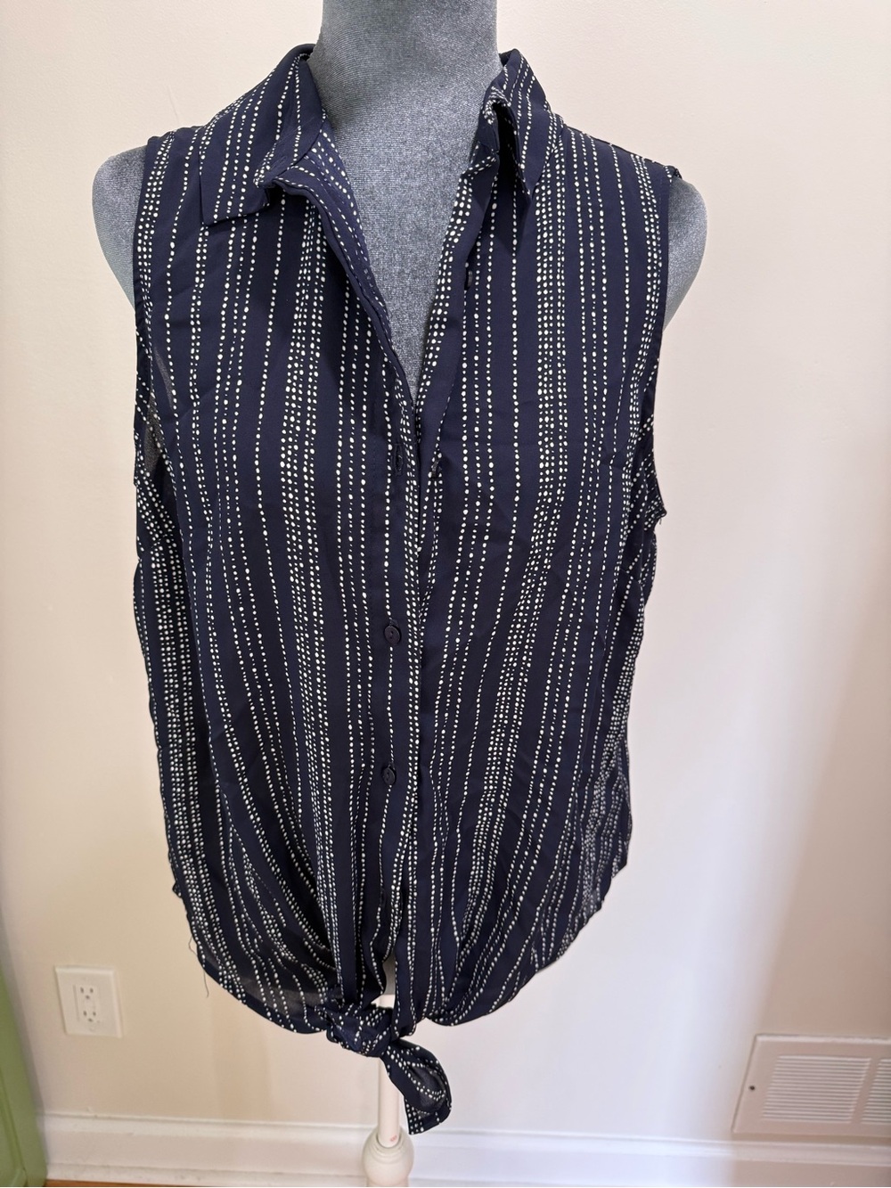 Adrianna Papell Navy Sleeveless Tie-Hem Button Front Blouse